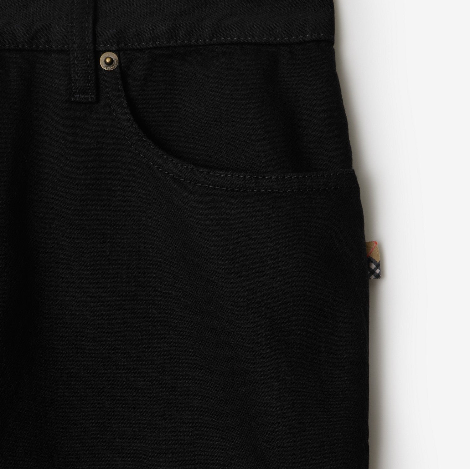 https://assets.burberry.com/is/image/Burberryltd/0F70C99B-3D8A-4A13-BACB-BCEF9383DC2D?$BBY_V3_SL_1$&wid=1501&hei=1500
