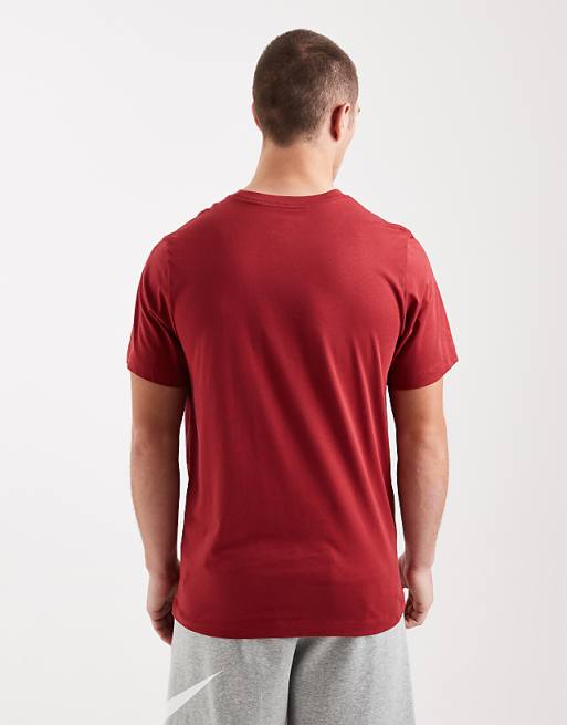 https://images.asos-media.com/products/nike-club-t-shirt-in-burgundy/209192675-3?$n_640w$&wid=513&fit=constrain