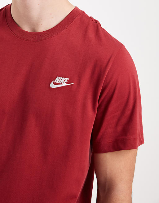 https://images.asos-media.com/products/nike-club-t-shirt-in-burgundy/209192675-5?$n_640w$&wid=513&fit=constrain