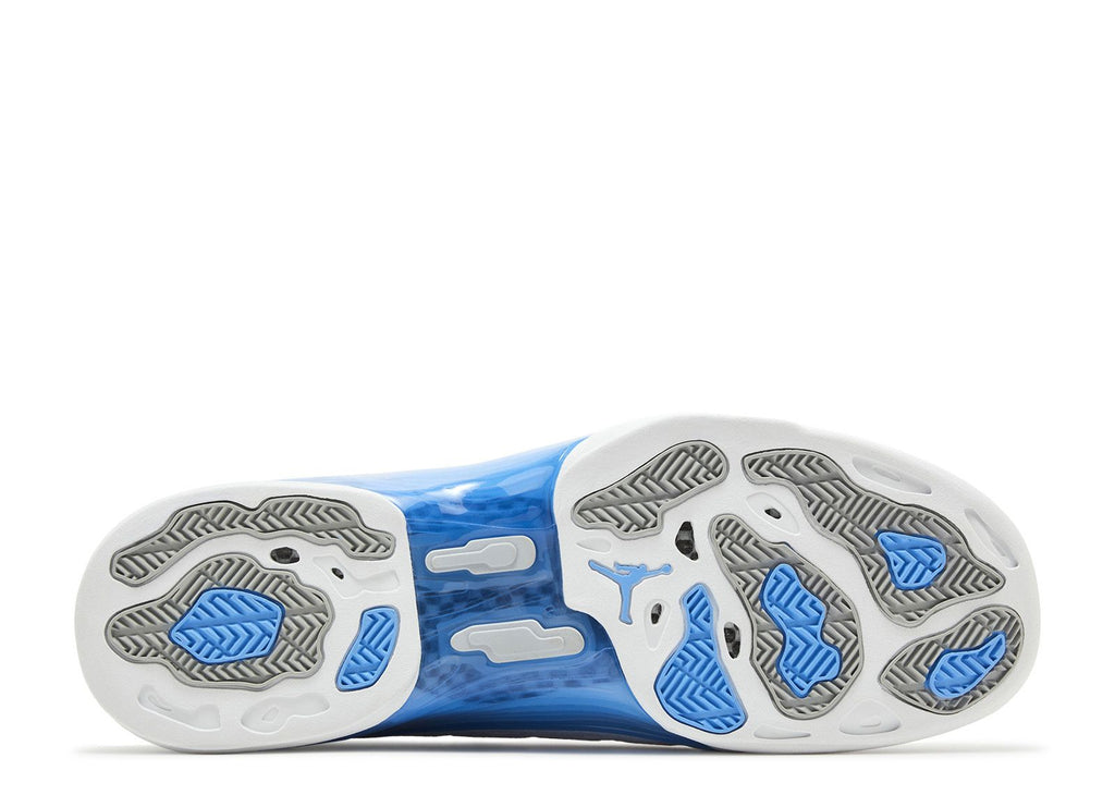 https://cdn.flightclub.com/TEMPLATE/456973/4.jpg?w=3840
