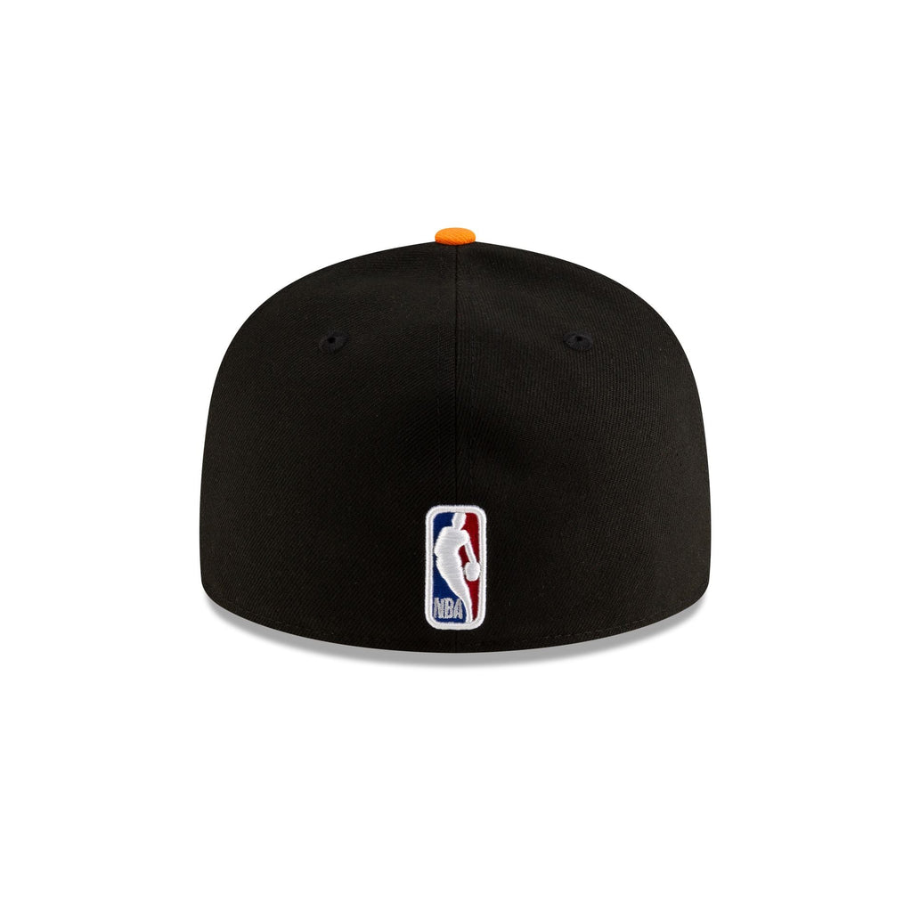 https://cdn.shopify.com/s/files/1/0601/2554/4675/files/60647852_59FIFTY_NBASTATEMENT24_PHOSUN_BLK_R.jpg?v=1732550714