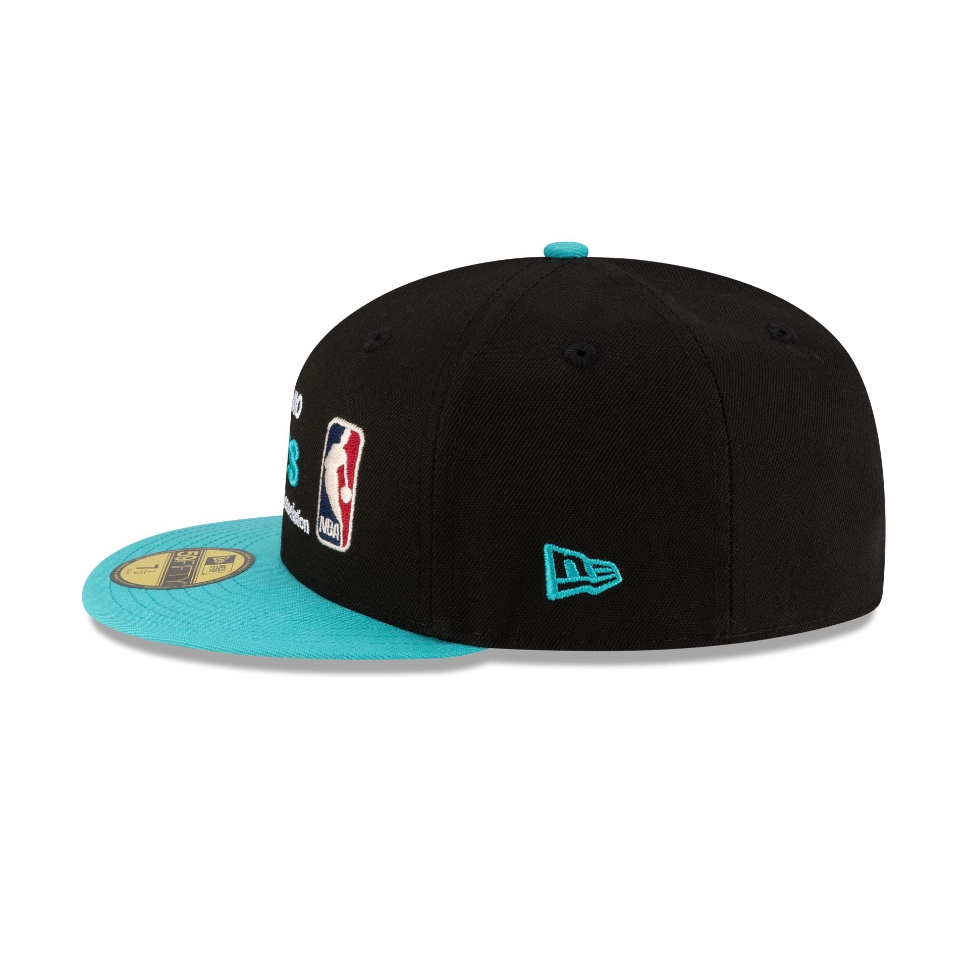 https://cdn.shopify.com/s/files/1/0601/2554/4675/files/71022334_59FIFTY_NBA26_HWC_GCP_26_SAASPUHC_BLACK_LSIDE.jpg?v=1771957575