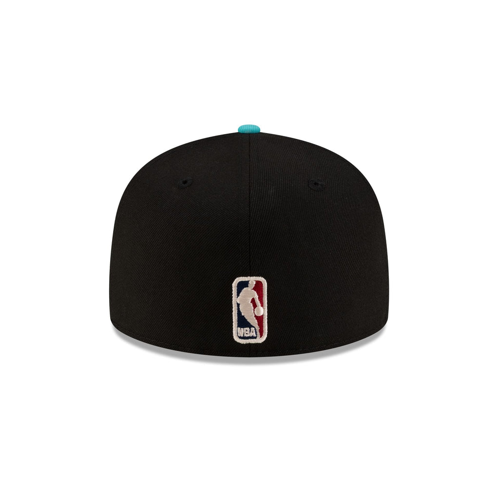 https://cdn.shopify.com/s/files/1/0601/2554/4675/files/71022334_59FIFTY_NBA26_HWC_GCP_26_SAASPUHC_BLACK_R.jpg?v=1771957575