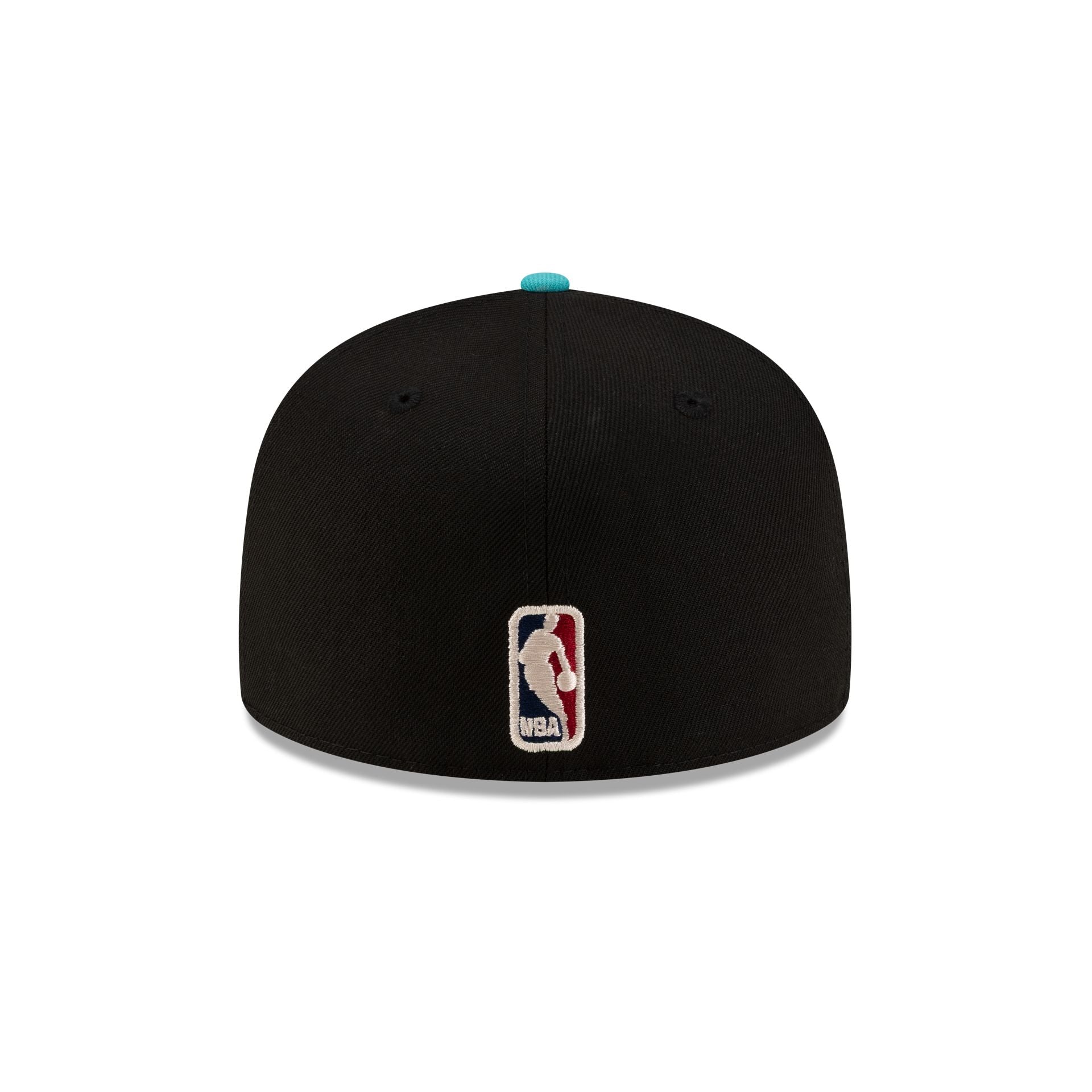 https://cdn.shopify.com/s/files/1/0601/2554/4675/files/71022334_59FIFTY_NBA26_HWC_GCP_26_SAASPUHC_BLACK_R.jpg?v=1771957575