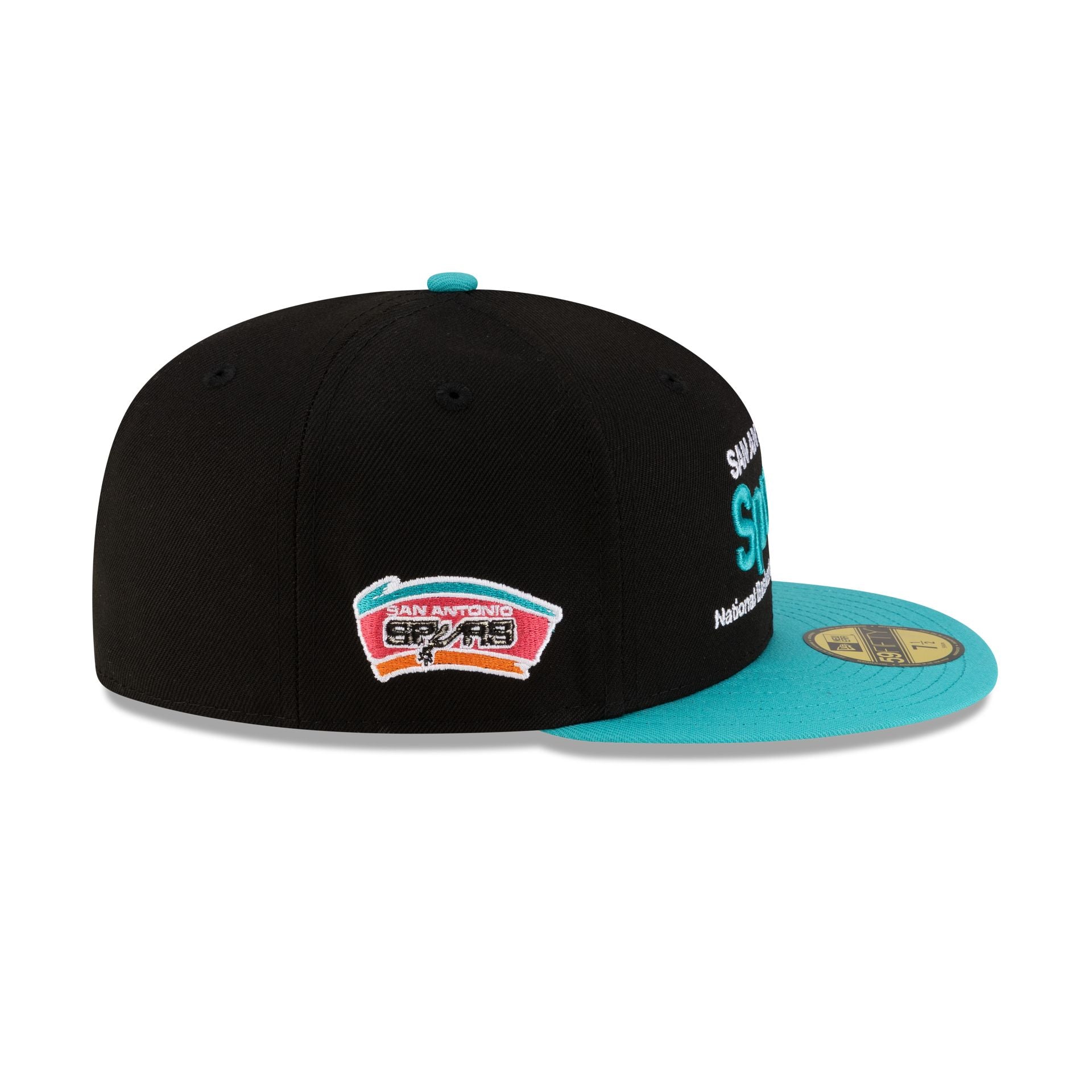 https://cdn.shopify.com/s/files/1/0601/2554/4675/files/71022334_59FIFTY_NBA26_HWC_GCP_26_SAASPUHC_BLACK_RSIDE.jpg?v=1771957575