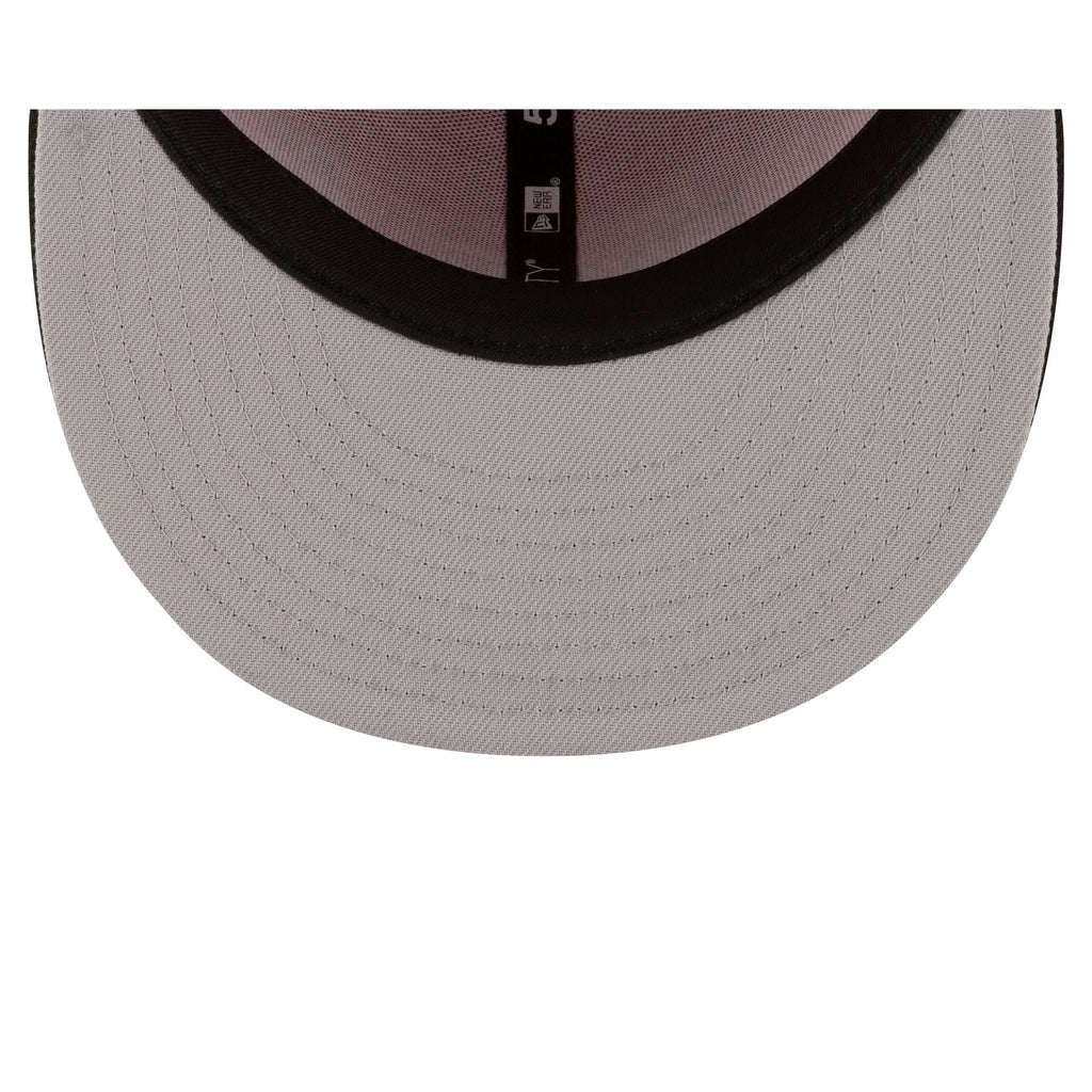 https://cdn.shopify.com/s/files/1/0601/2554/4675/files/71022339_59FIFTY_NBA26_HWC_GCP_26_CHIBULHC_RED_UV.jpg?v=1771957572