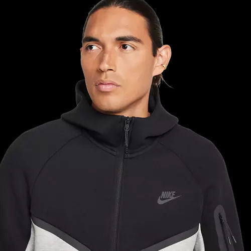 https://ik.imagekit.io/c2dr4dawp/https%3A%2F%2Fassets.footlocker.com%2Fis%2Fimage%2FFLDM%2FV0949011_03%3F%24tile500jpg%24%3Dtrue%26fmt%3Dpng-alpha?tr=f-jpg