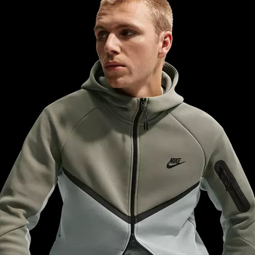 https://ik.imagekit.io/c2dr4dawp/https%3A%2F%2Fassets.footlocker.com%2Fis%2Fimage%2FFLDM%2FV0949328_06%3F%24tile500jpg%24%3Dtrue%26fmt%3Dpng-alpha?tr=f-jpg