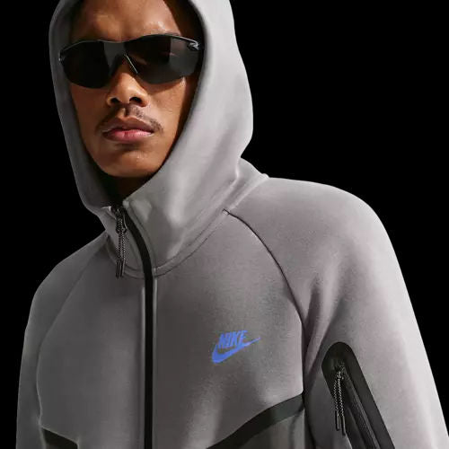 https://ik.imagekit.io/c2dr4dawp/https%3A%2F%2Fassets.footlocker.com%2Fis%2Fimage%2FFLDM%2FV0949018_06%3F%24tile500jpg%24%3Dtrue%26fmt%3Dpng-alpha?tr=f-jpg