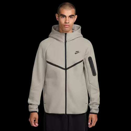 https://ik.imagekit.io/c2dr4dawp/https%3A%2F%2Fassets.footlocker.com%2Fis%2Fimage%2FFLDM%2FV0949236_01%3F%24tile500jpg%24%3Dtrue%26fmt%3Dpng-alpha?tr=f-jpg