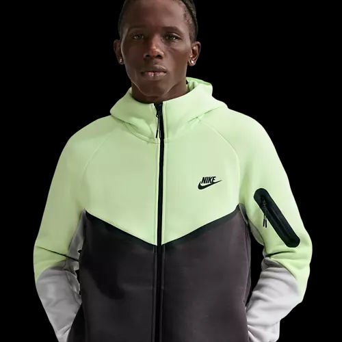 https://ik.imagekit.io/c2dr4dawp/https%3A%2F%2Fassets.footlocker.com%2Fis%2Fimage%2FFLDM%2FV0949361_04%3F%24tile500jpg%24%3Dtrue%26fmt%3Dpng-alpha?tr=f-jpg