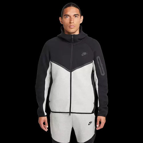 https://ik.imagekit.io/c2dr4dawp/https%3A%2F%2Fassets.footlocker.com%2Fis%2Fimage%2FFLDM%2FV0949011_01%3F%24tile500jpg%24%3Dtrue%26fmt%3Dpng-alpha?tr=f-jpg