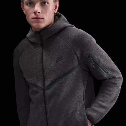 https://ik.imagekit.io/c2dr4dawp/https%3A%2F%2Fassets.footlocker.com%2Fis%2Fimage%2FFLDM%2FV0949032_01%3F%24tile500jpg%24%3Dtrue%26fmt%3Dpng-alpha?tr=f-jpg