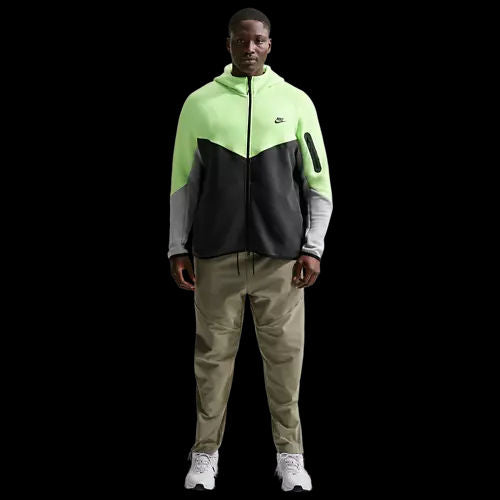 https://ik.imagekit.io/c2dr4dawp/https%3A%2F%2Fassets.footlocker.com%2Fis%2Fimage%2FFLDM%2FV0949361_06%3F%24tile500jpg%24%3Dtrue%26fmt%3Dpng-alpha?tr=f-jpg