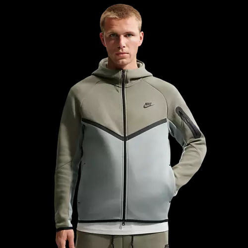 https://ik.imagekit.io/c2dr4dawp/https%3A%2F%2Fassets.footlocker.com%2Fis%2Fimage%2FFLDM%2FV0949328_01%3F%24tile500jpg%24%3Dtrue%26fmt%3Dpng-alpha?tr=f-jpg