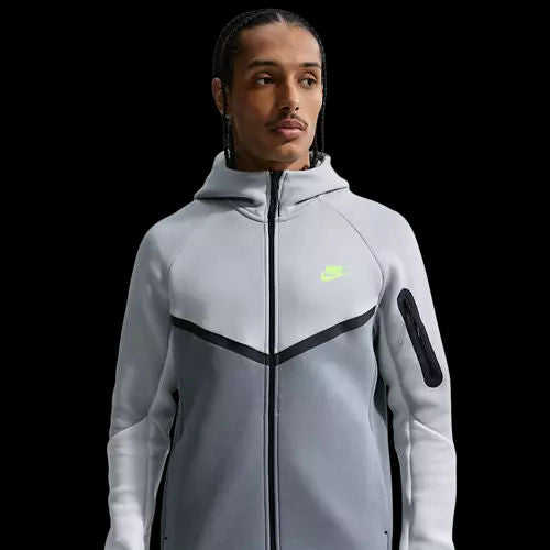 https://ik.imagekit.io/c2dr4dawp/https%3A%2F%2Fassets.footlocker.com%2Fis%2Fimage%2FFLDM%2FV0949077_01%3F%24tile500jpg%24%3Dtrue%26fmt%3Dpng-alpha?tr=f-jpg