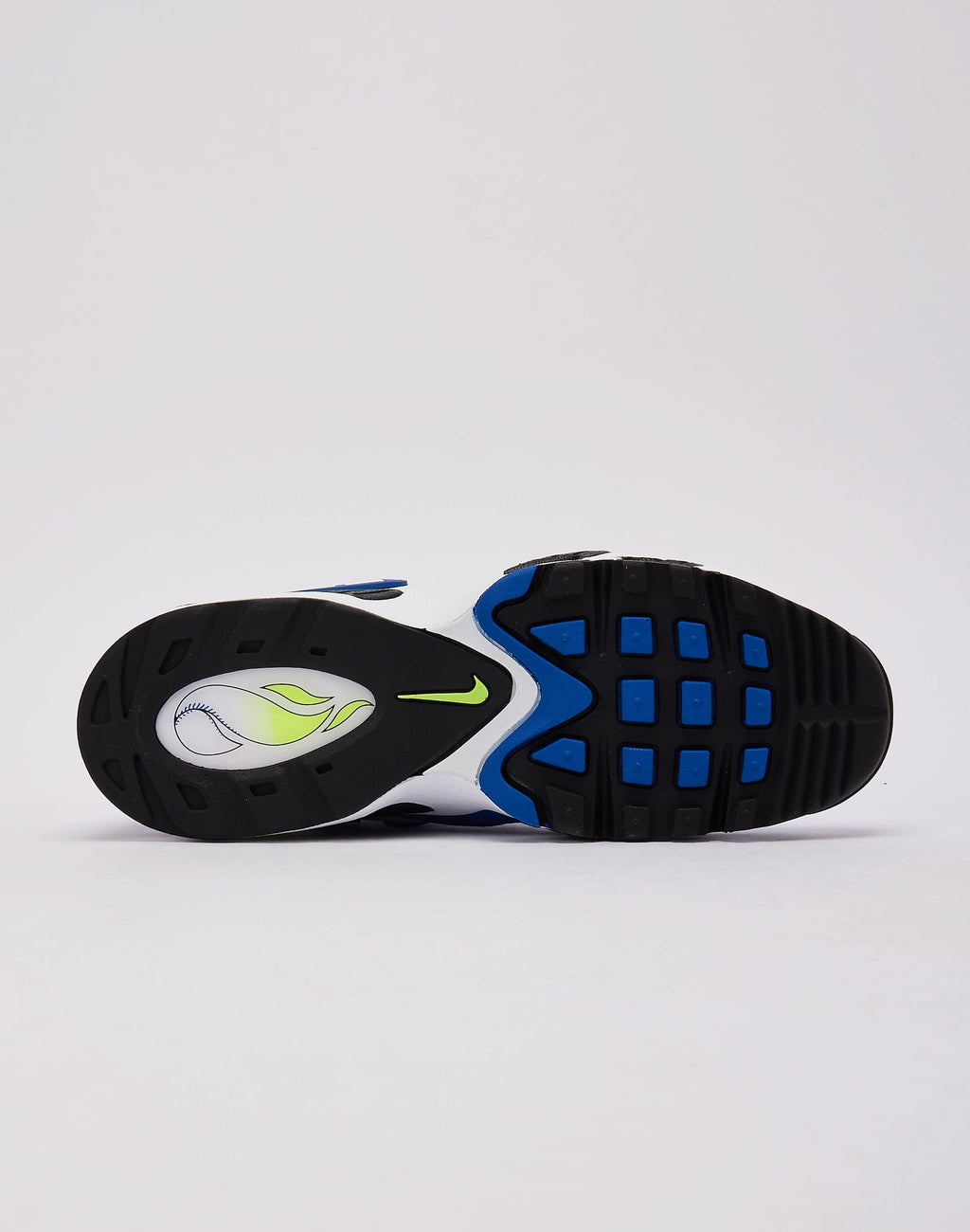 https://cdn.shopify.com/s/files/1/0095/4420/4367/files/nike_DJ5161_20400_M011.jpg?v=1765228727