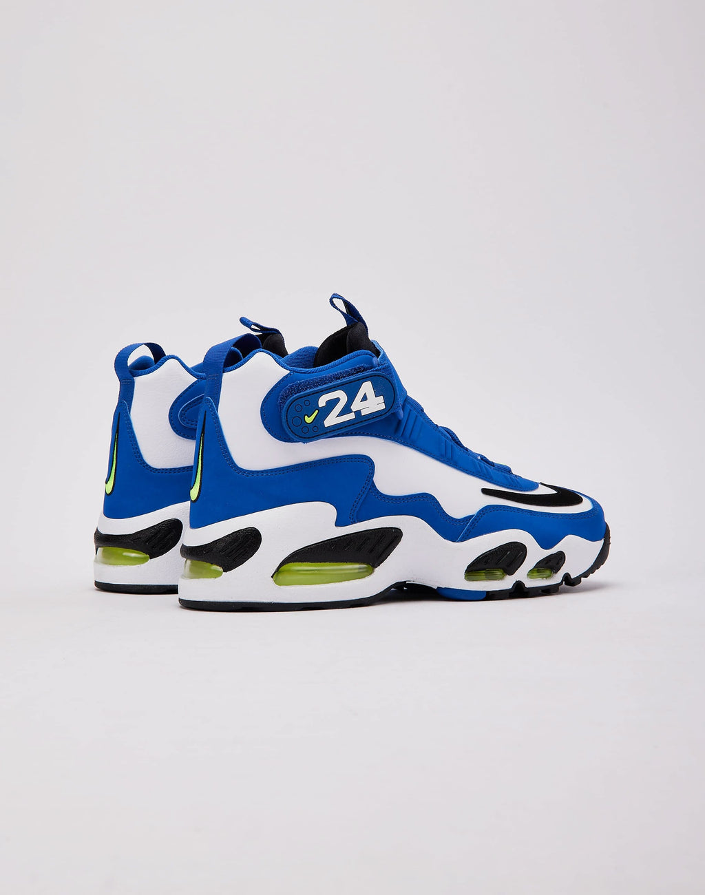 https://cdn.shopify.com/s/files/1/0095/4420/4367/files/nike_DJ5161_20400_M013.jpg?v=1765228727