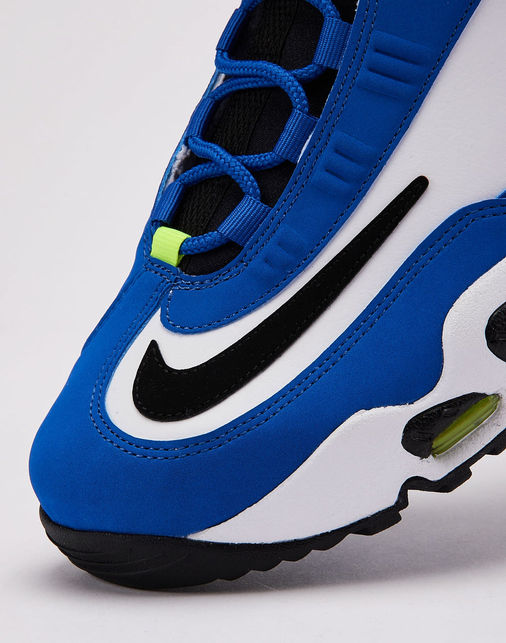 https://cdn.shopify.com/s/files/1/0095/4420/4367/files/nike_DJ5161_20400_M016.jpg?v=1765228732