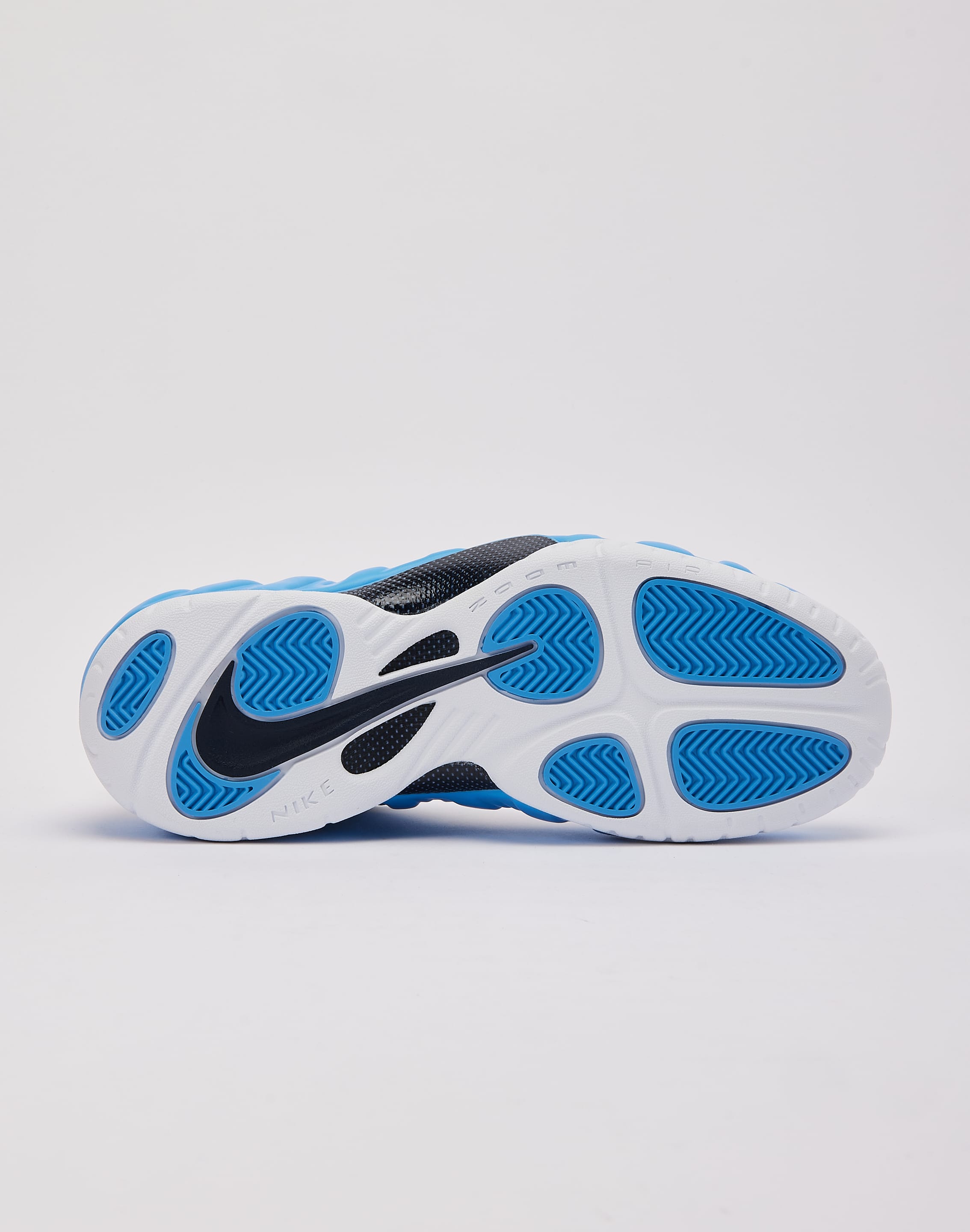 https://cdn.shopify.com/s/files/1/0095/4420/4367/files/nike_HF0794_20400_M038.jpg?v=1774033061