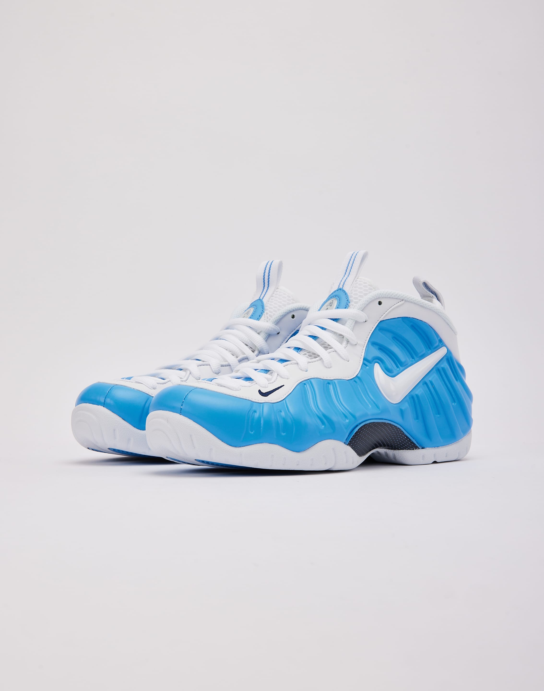 https://cdn.shopify.com/s/files/1/0095/4420/4367/files/nike_HF0794_20400_M039.jpg?v=1774033061