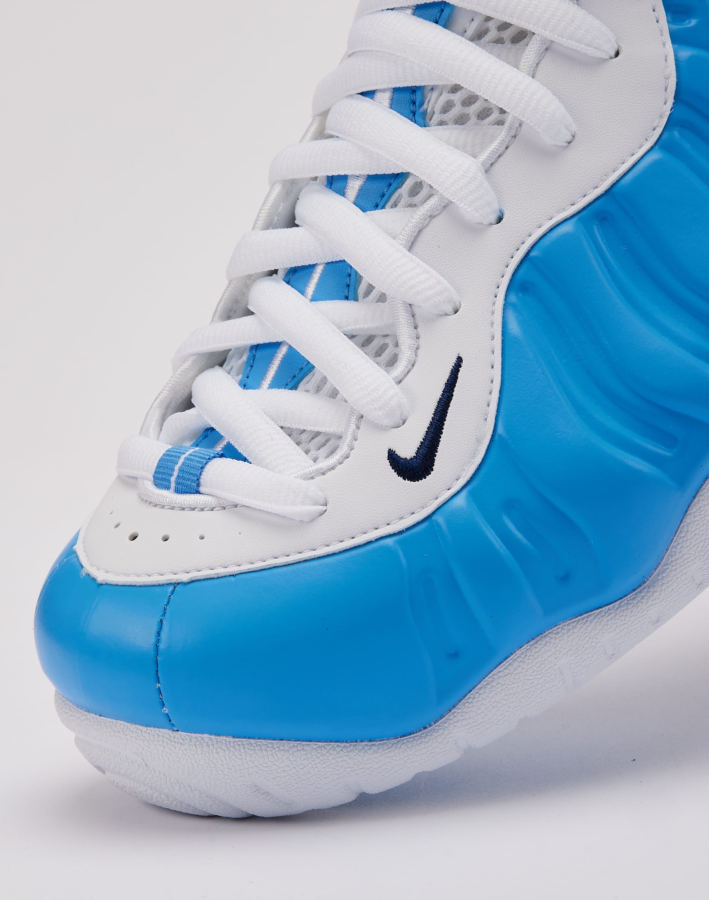https://cdn.shopify.com/s/files/1/0095/4420/4367/files/nike_HF0794_20400_M042.jpg?v=1774033061
