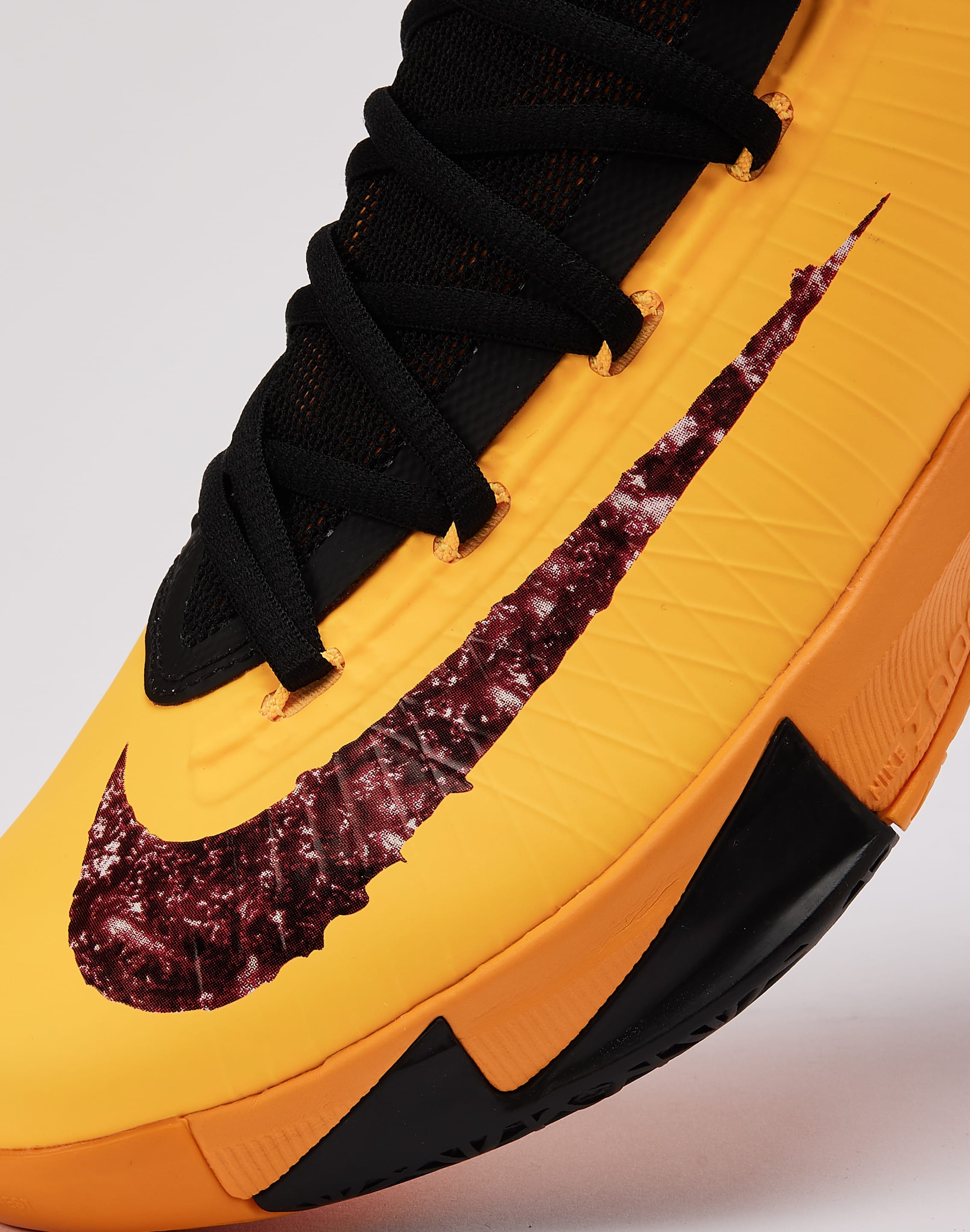 https://cdn.shopify.com/s/files/1/0095/4420/4367/files/nike_IB6903_20800_M034.jpg?v=1773076739