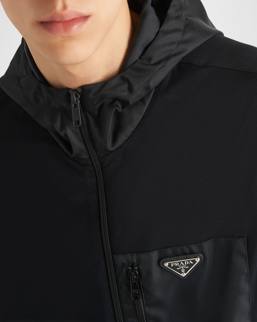 https://media.neimanmarcus.com/f_auto,q_auto:low,ar_4:5,c_fill,dpr_2.0,w_790/01/nm_5053601_100106_d
