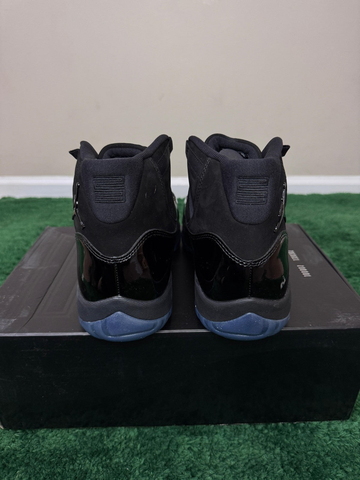 Jordan 11 Cap and Gown 378037-005