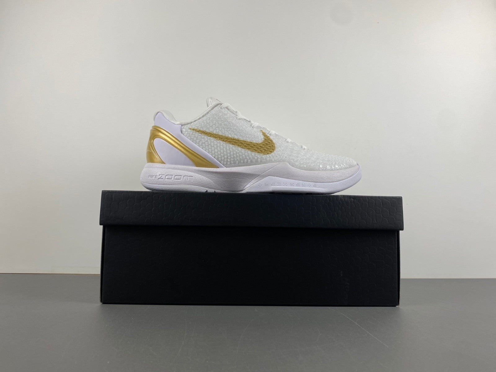 FV4921-608 Zoom Kobe 6 Protro White