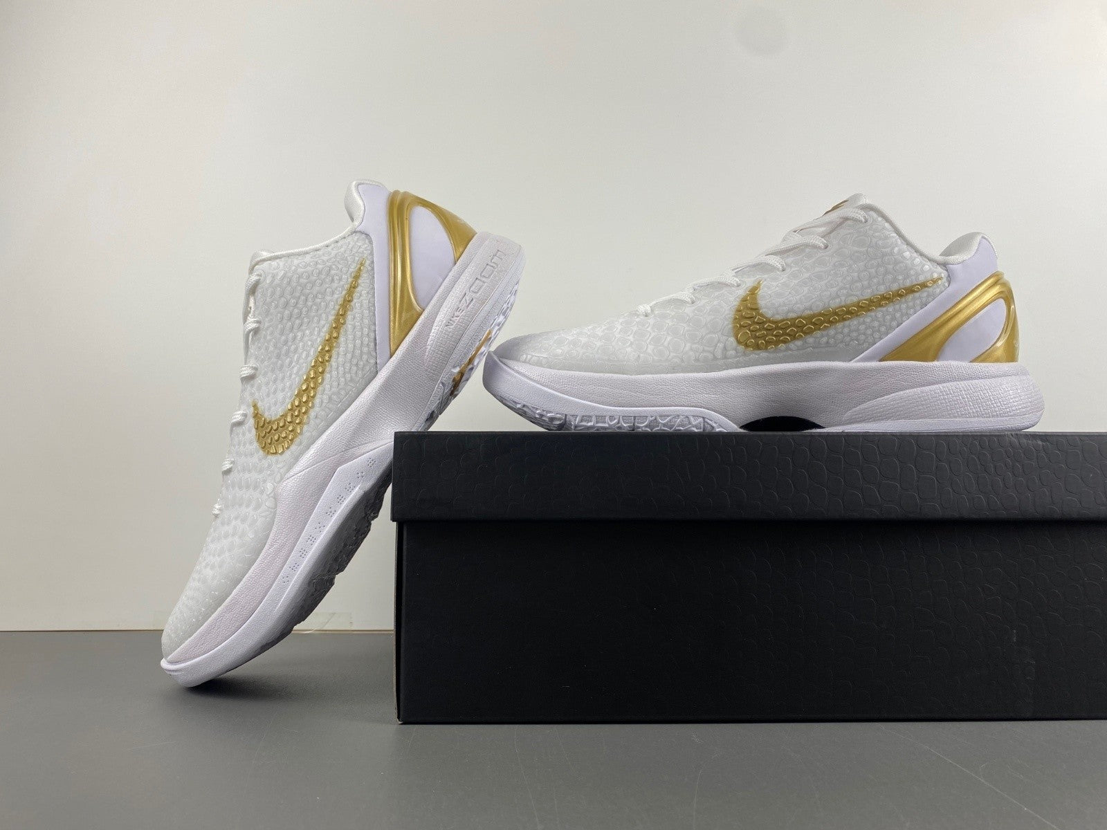 FV4921-608 Zoom Kobe 6 Protro White