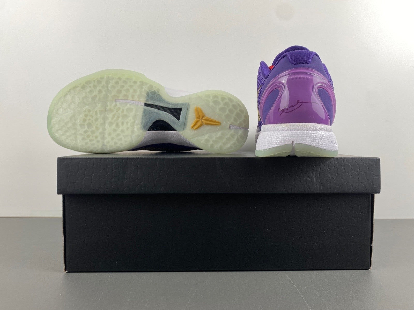 FV4921-708 Zoom Kobe 6 Protro Purple
