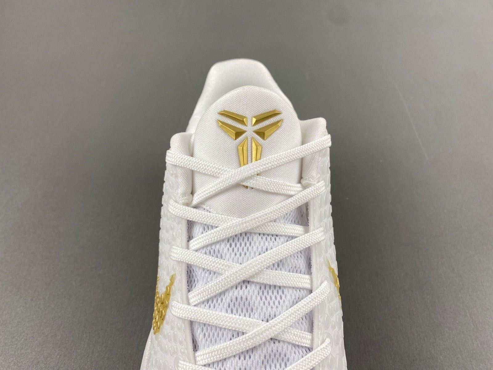 FV4921-608 Zoom Kobe 6 Protro White