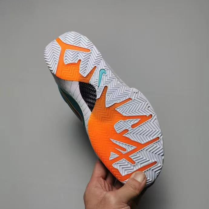 Undefeated Zoom Kobe 4 Protro 'Hyper Jade' CQ3869-300