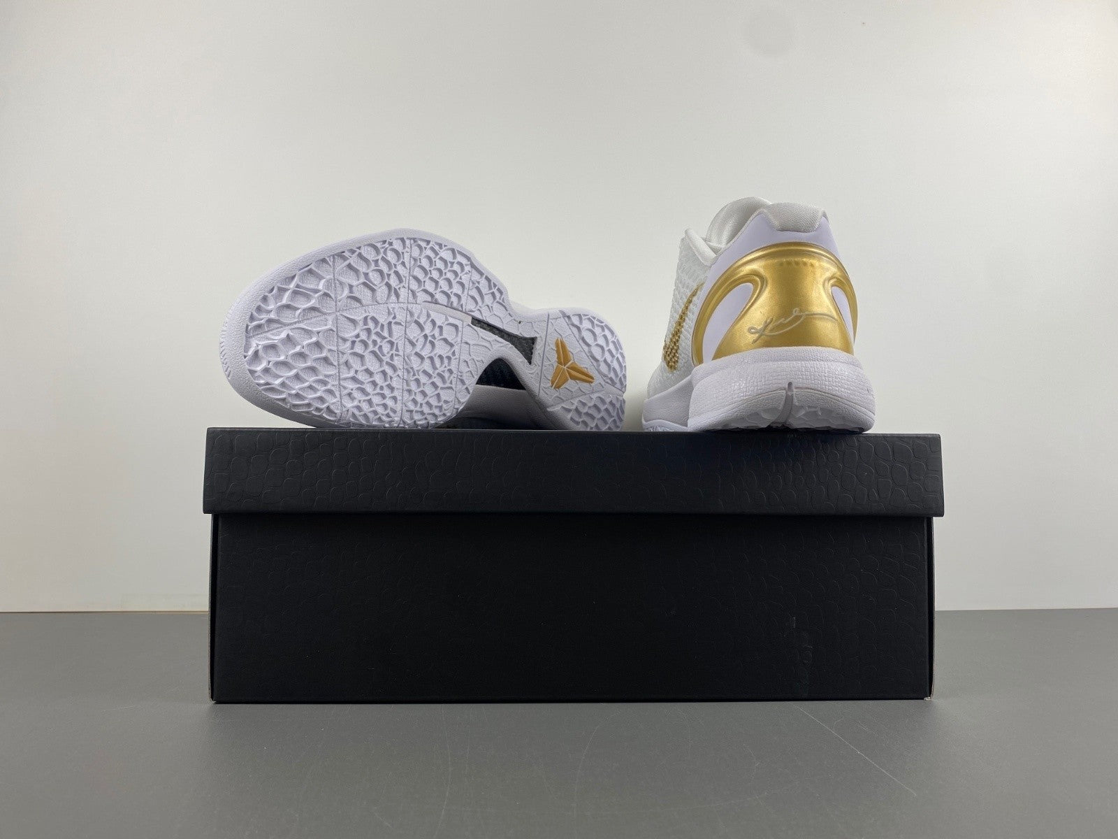 FV4921-608 Zoom Kobe 6 Protro White